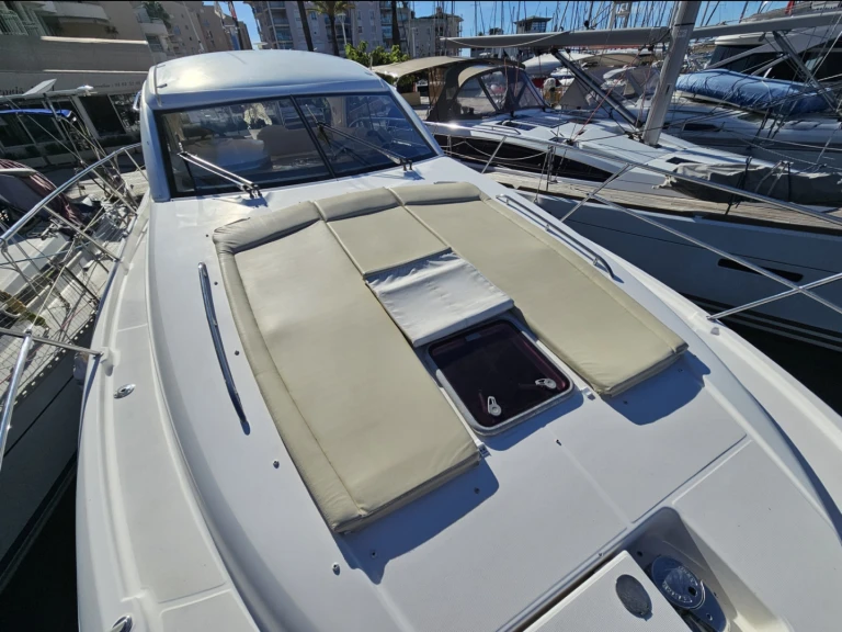 Louez un Jeanneau Prestige 38 S à Saint-Jean-Cap-Ferrat