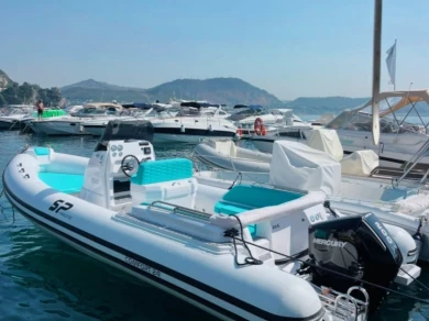 Gommone a noleggio a Naples al miglior prezzo