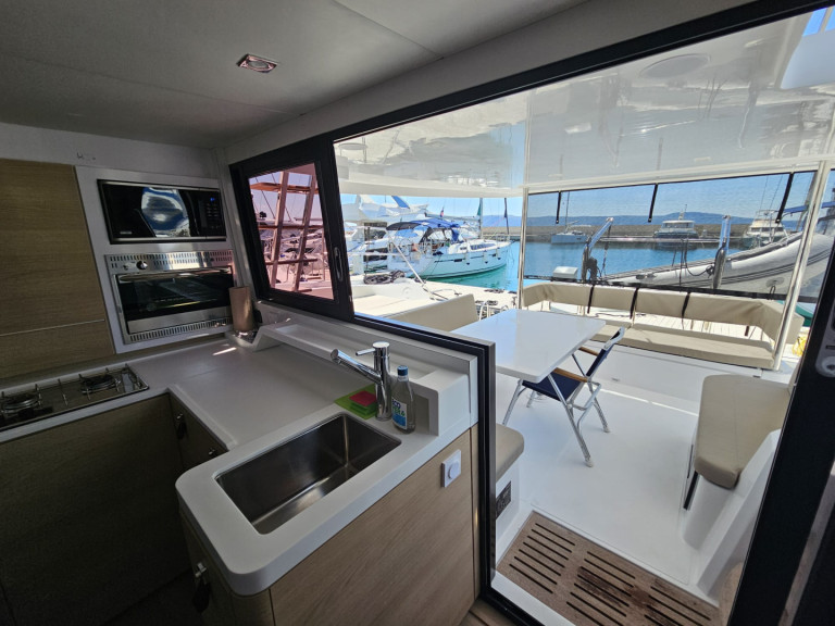 Louer Catamaran avec ou sans skipper Aventura à Marina (Ville)
