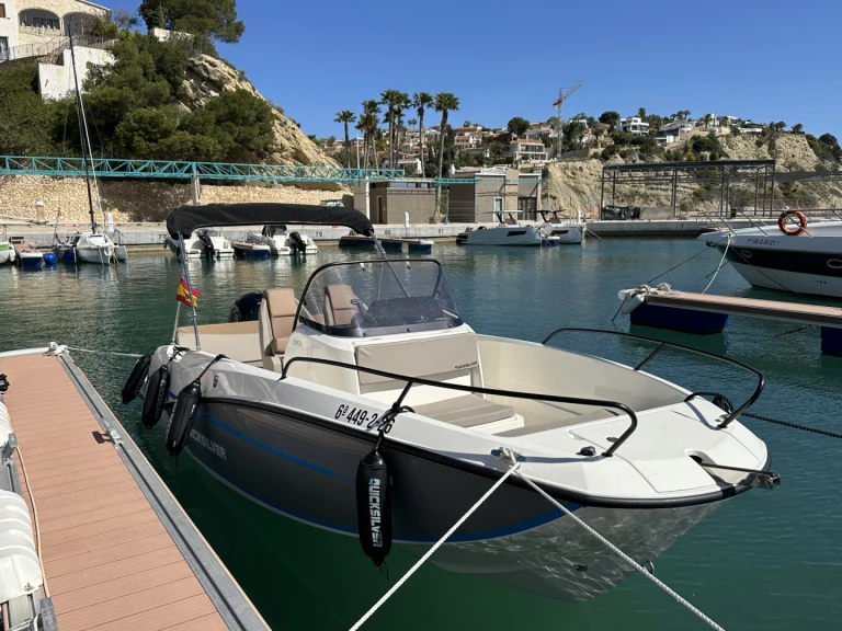 Louez un Quicksilver Activ 605 Open à Calp / Calpe