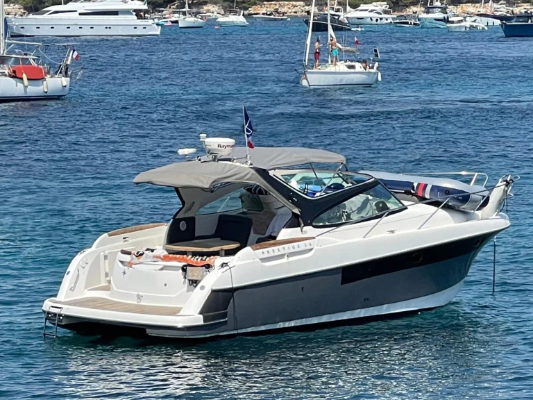 Location bateau Jeanneau Prestige 34 Open à Beaulieu-sur-Mer sur Samboat