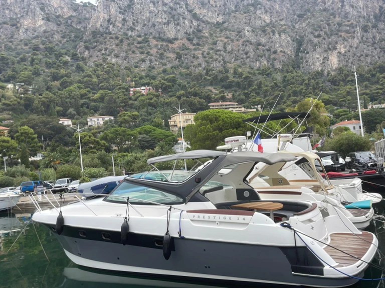 Bateau à moteur à louer à Beaulieu-sur-Mer au meilleur prix