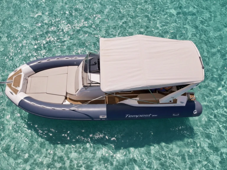 Louez un Capelli Tempest 800 à Marina Botafoch