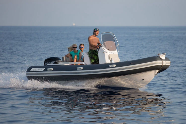 Semi-rigide à louer à Trégastel au meilleur prix