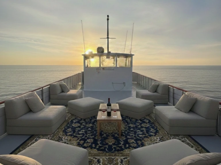 Location Bateau à moteur Artesanal avec permis