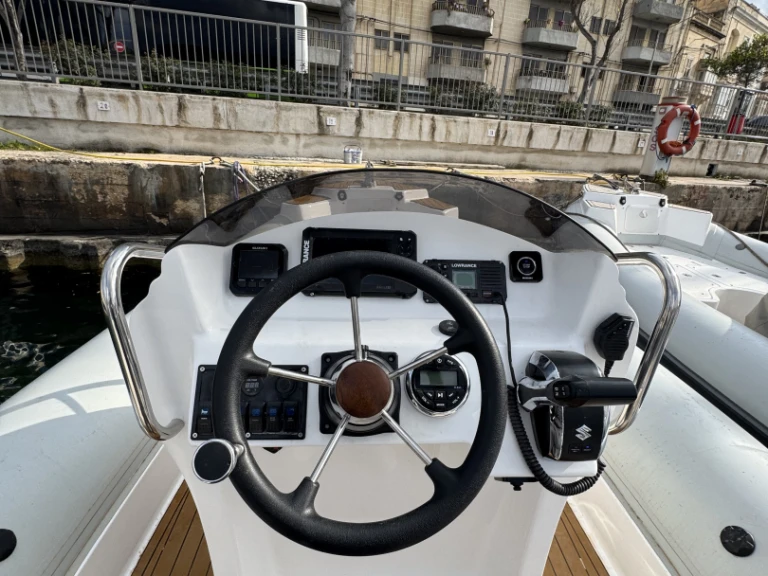 Onda marine 750 a louer à Tal-Pietà