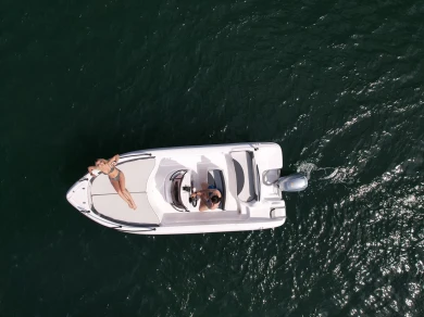 Hire Motorboat Ranieri with a boat licence