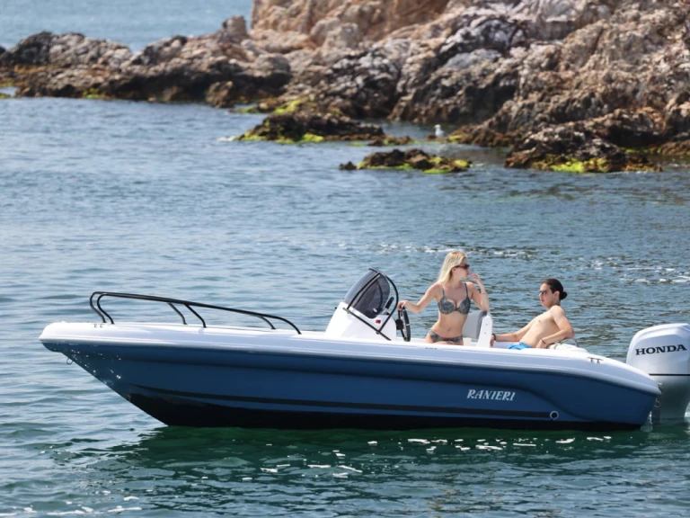 Ranieri Shark 19 a louer à Lignano Sabbiadoro
