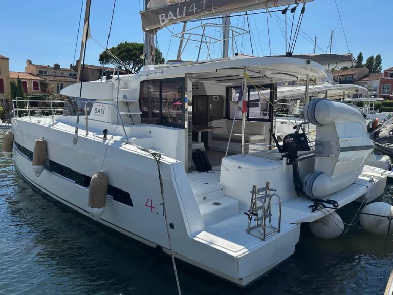 Location bateau Bali Bali 4.1 à Villeneuve-Loubet sur Samboat