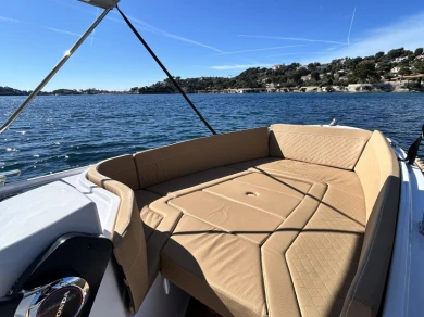 Motorboat to hire Saint-Jean-Cap-Ferrat at the best price