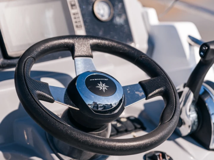 Louer Bateau à moteur avec ou sans skipper Jeanneau à Arcachon
