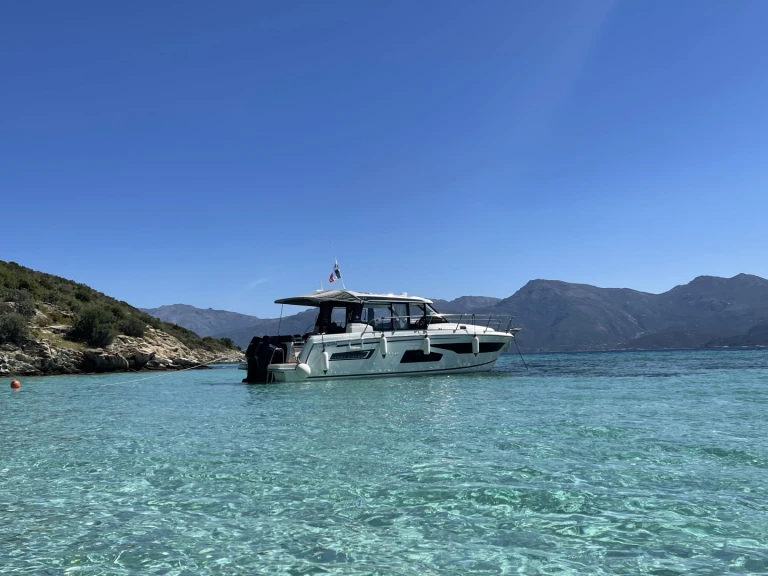 Location Bateau à moteur Jeanneau avec permis