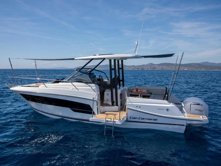 Location à Port de Hyères (St Pierre) - Jeanneau Cap Camarat 9.0 WA sur SamBoat