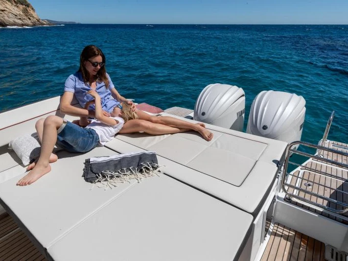 Louez un Jeanneau Cap Camarat 9.0 WA à Port de Hyères (St Pierre)