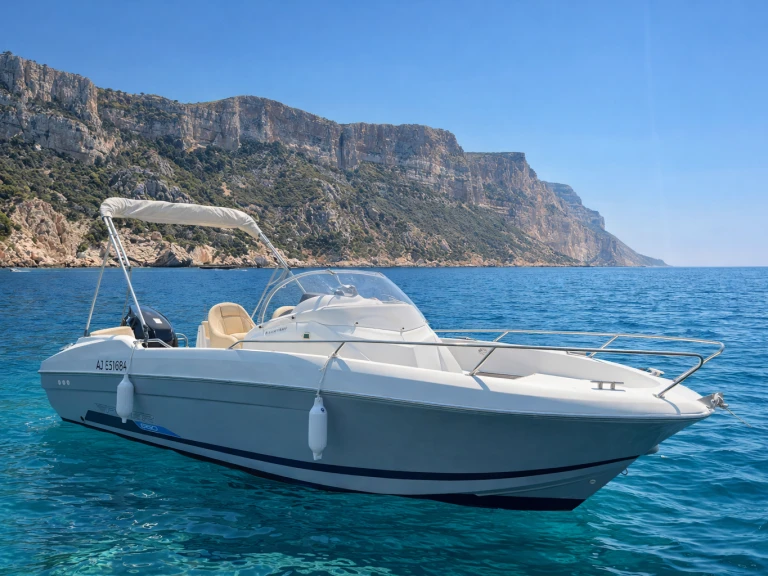 Louer Bateau à moteur avec ou sans skipper Bénéteau à Nice