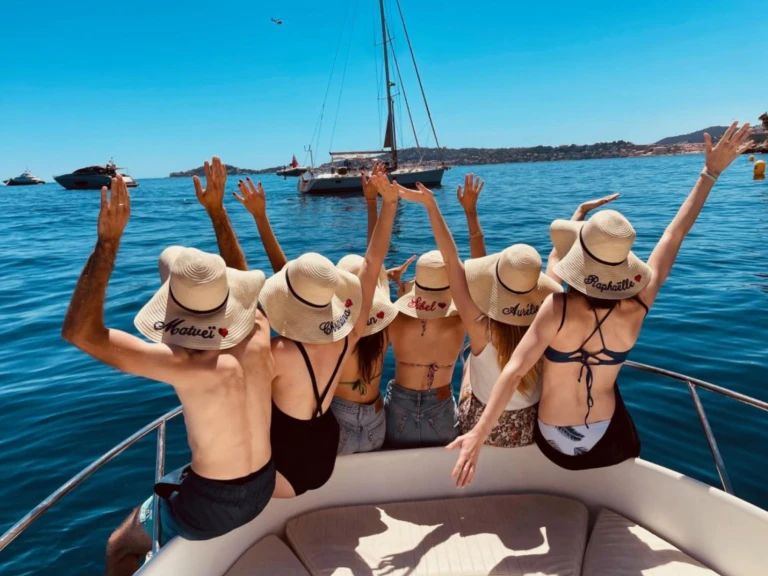 Bateau à moteur à louer à Nice au meilleur prix