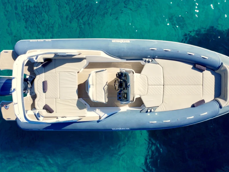 Louer Semi-rigide avec ou sans skipper Salpa à Juan-les-Pins