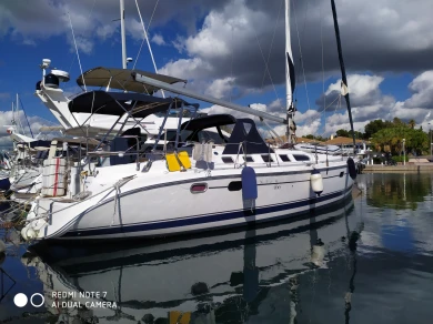 Sailboat hire in France - Hunter Hunter 466