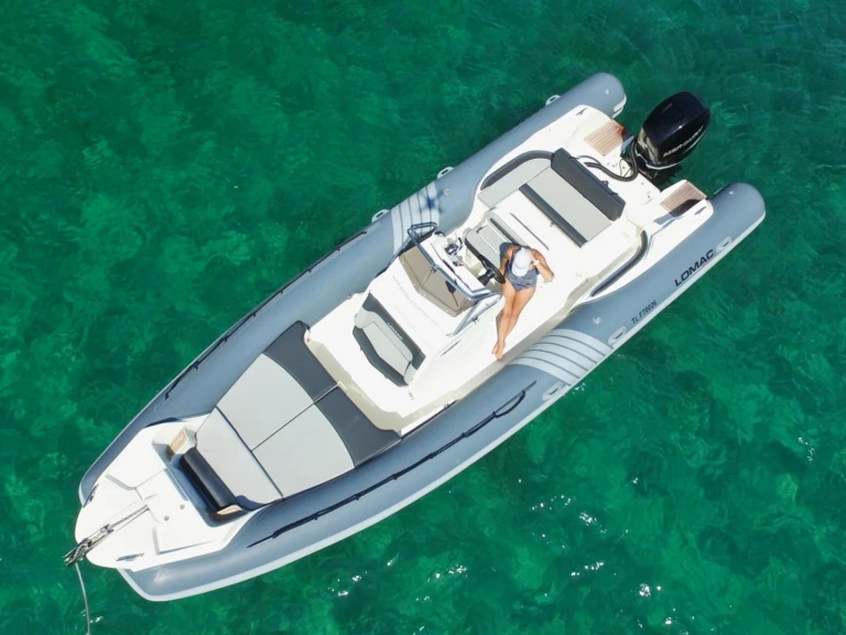 Semi-rigide à louer à Hyères au meilleur prix