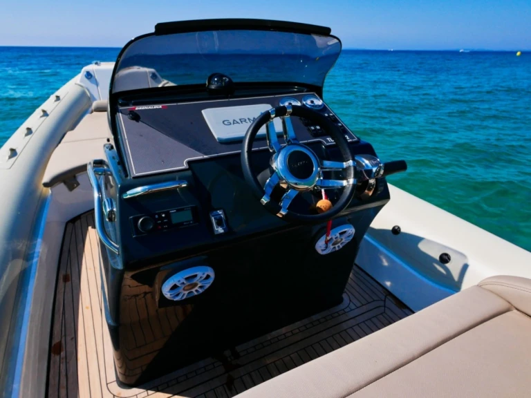 Lomac Adrenalina 7.5 a louer à Hyères