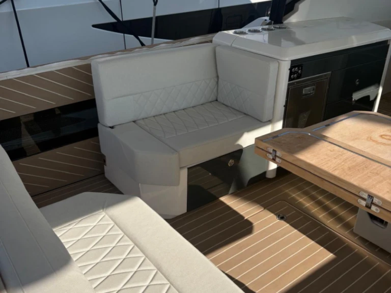 Location bateau Saxdor 400 GTO à Port Grimaud sur Samboat