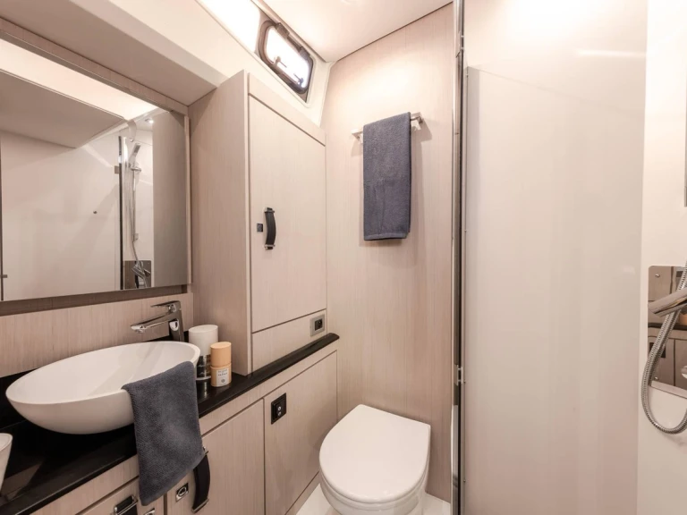 Location bateau Otranto pas cher Jeanneau 60