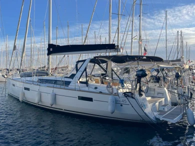 Noleggio Barca a vela a Port de Hyères (St Pierre) – Bénéteau Oceanis 45