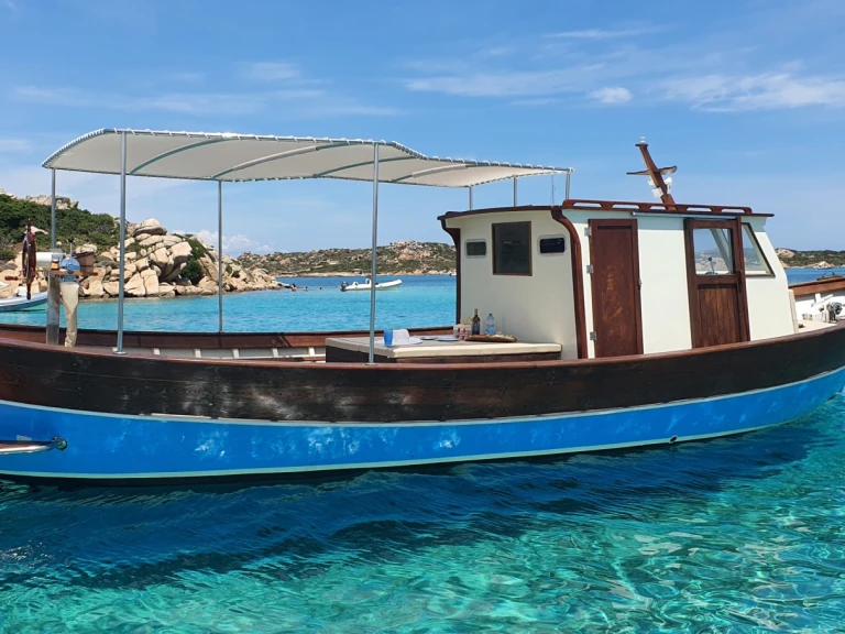 Bateau à moteur à louer à La Maddalena au meilleur prix