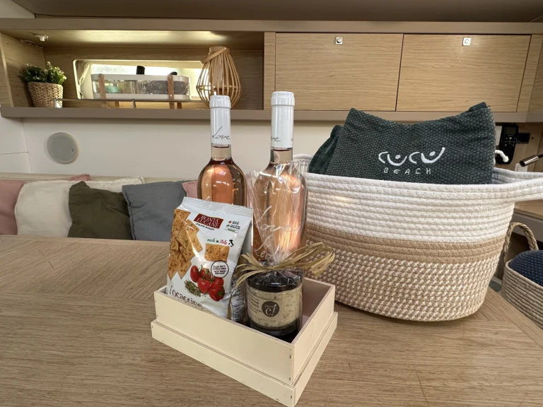 Location à Port de Hyères (St Pierre) - Bénéteau Oceanis 45 sur SamBoat