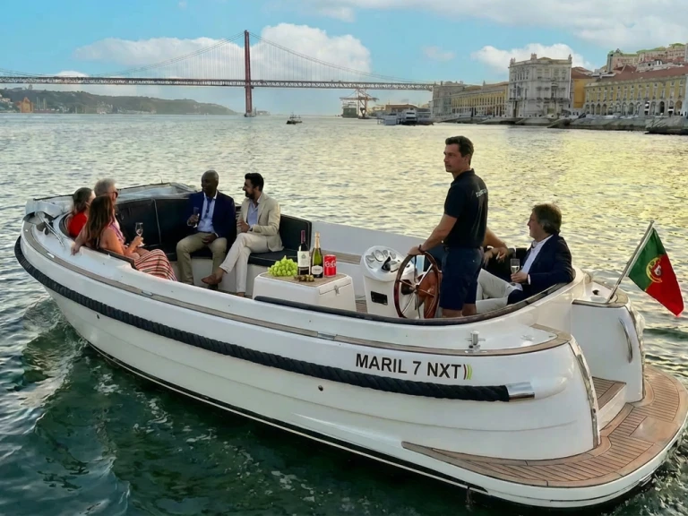 Location Bateau à moteur à Lisbonne - Maril 7NXT