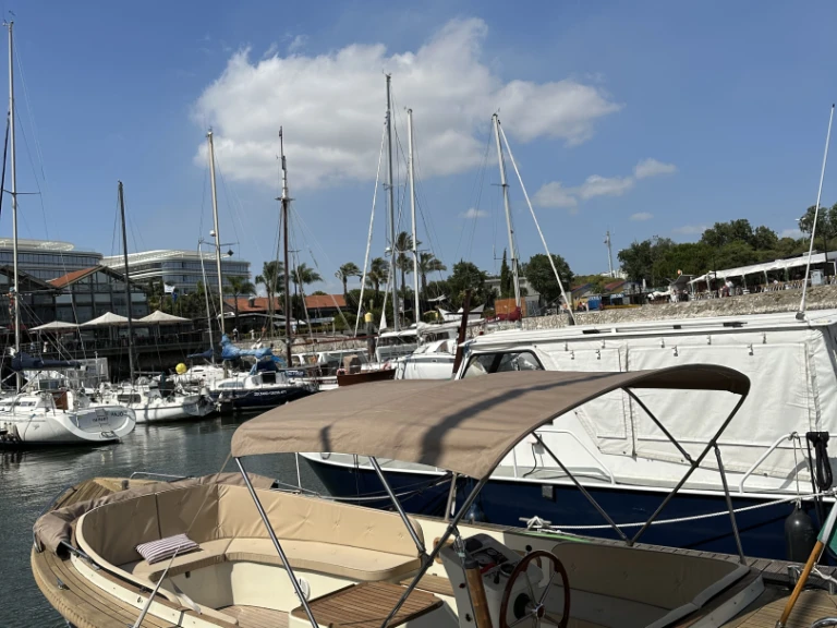 Location Bateau à moteur Maril avec permis