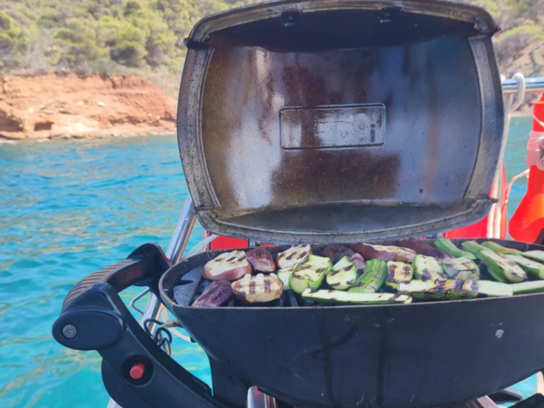 Louer Voilier avec ou sans skipper Bavaria à Anávyssos