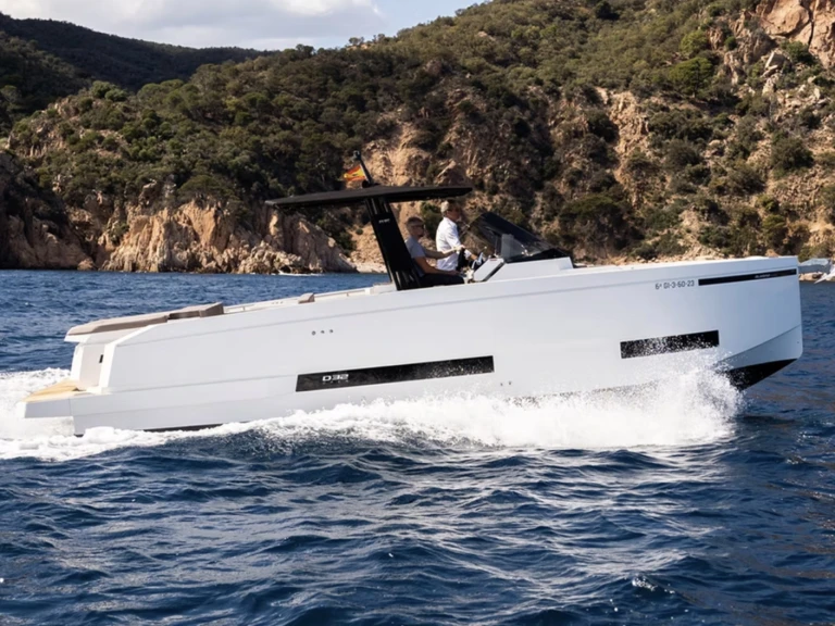 Bateau à moteur à louer à Marina Botafoch au meilleur prix