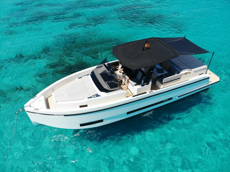 Location Bateau à moteur à Marina Botafoch - De Antonio d36