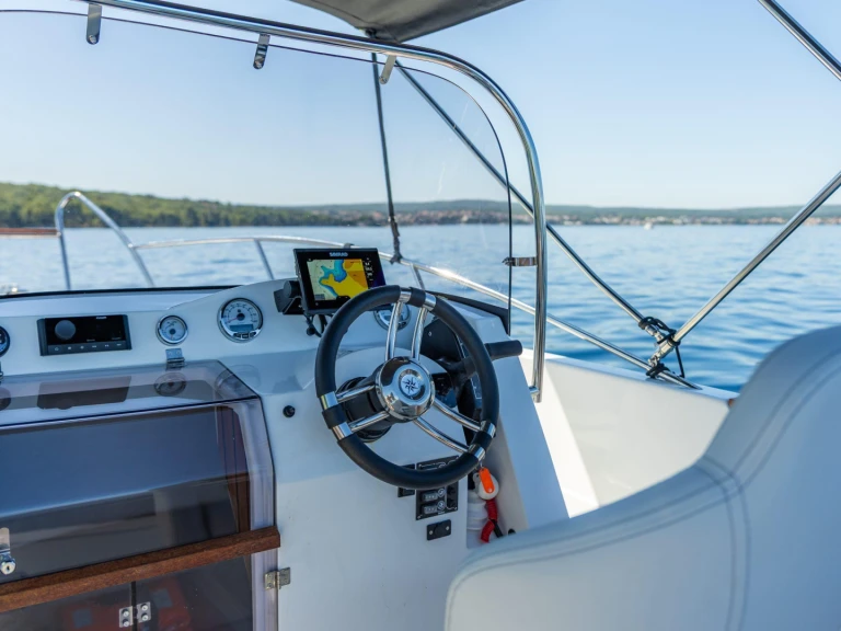 Louer Bateau à moteur avec ou sans skipper Morion à Malinska-Dubašnica