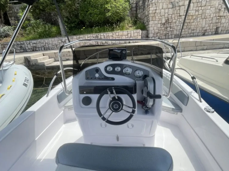 Location bateau Malinska-Dubašnica pas cher Bluline 19 Ft Open