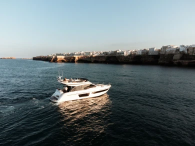 Alquiler de Azimut Azimut 53 Fly en Polignano a Mare