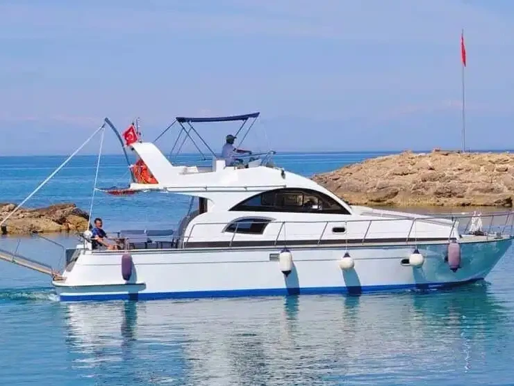 Louer Yacht avec ou sans skipper Custom à Side