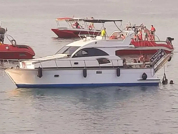 Location Yacht Custom avec permis