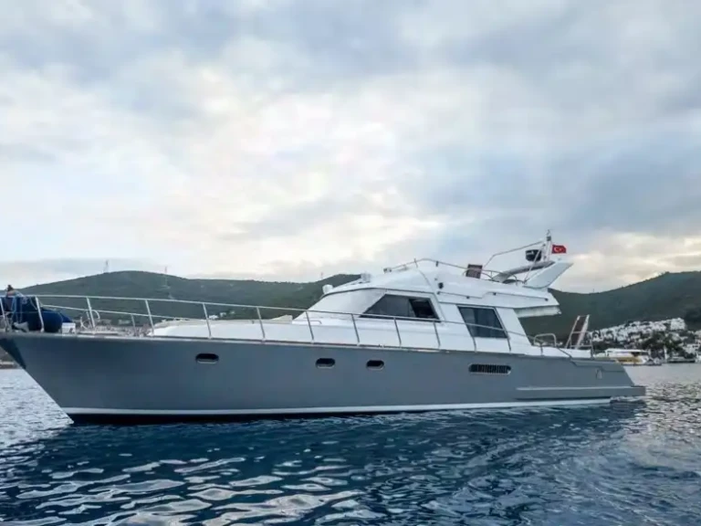 Location Yacht Custom avec permis