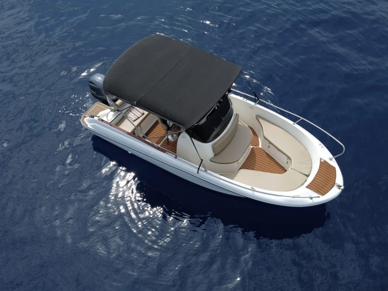 Louer Bateau à moteur avec ou sans skipper HM à Kaštela