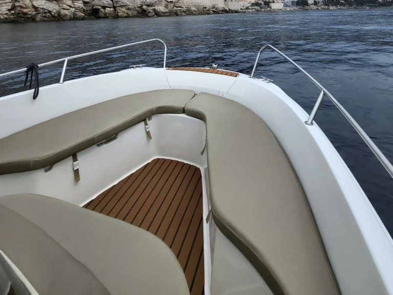 Bateau à moteur à louer à Kaštela au meilleur prix