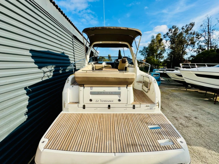 Jeanneau Leader 30 a louer à Fréjus