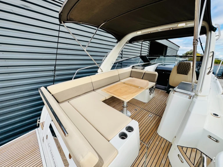 Louez un Jeanneau Leader 30 à Fréjus