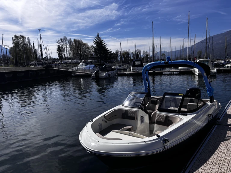 Location Bateau à moteur à Aix-les-Bains - Bayliner VR4