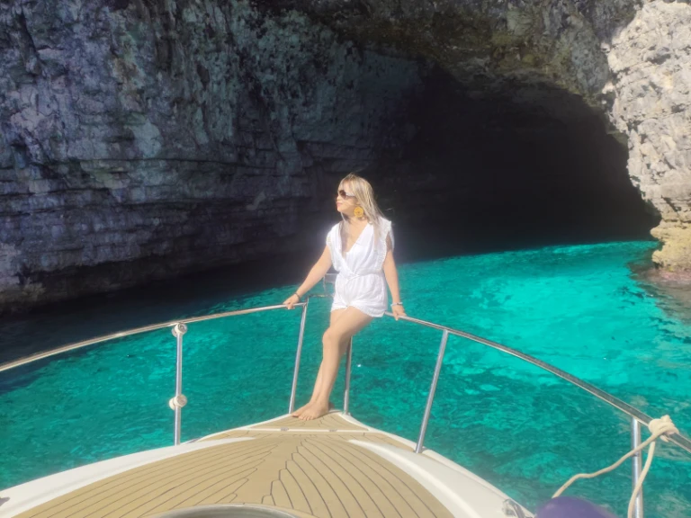 Location Bateau à moteur à Saint Paul's Bay - Sealine Sealine 240