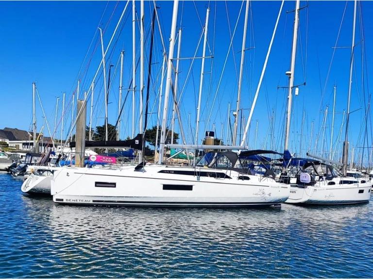 Location à Arzon - Bénéteau Oceanis 37.1 sur SamBoat