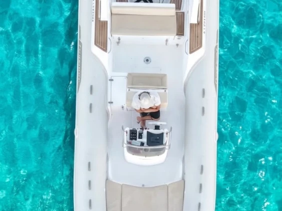 Louer Semi-rigide avec ou sans skipper Capelli à Palau