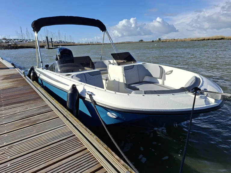 Bayliner ELEMENT M17 a louer à Soubise