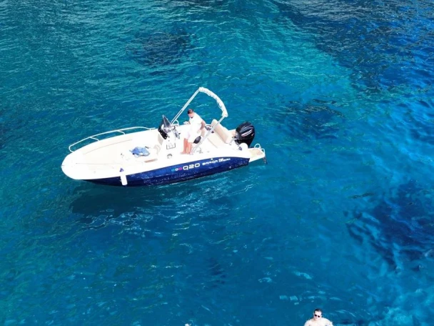 Bateau à moteur à louer à Sorrento au meilleur prix